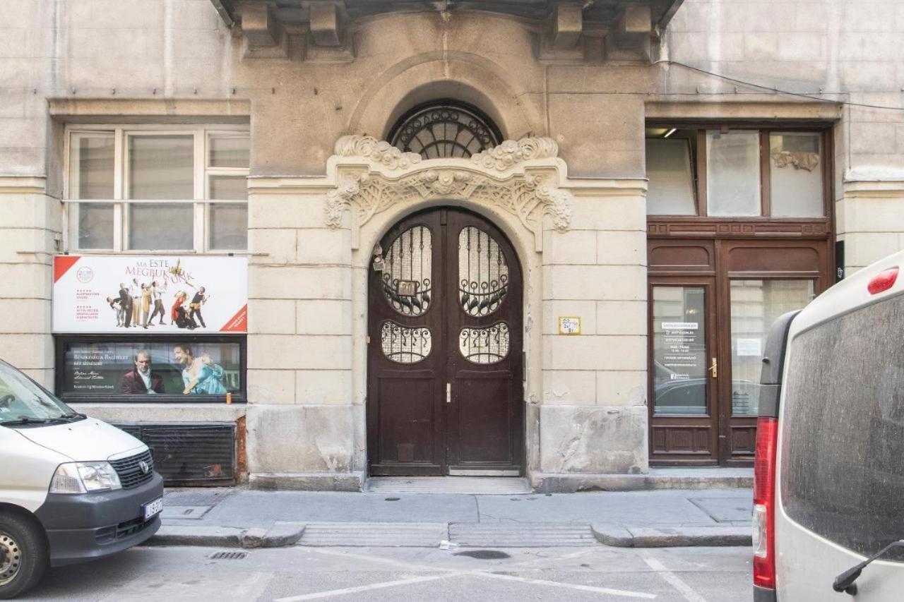 Central Relax Boutique Suites Budapest Exterior photo